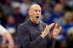 22胜60负!国王记者:克里斯蒂的帅位暂时安稳 将继续执教