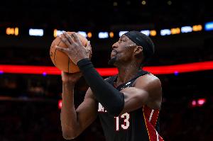 打得不错！阿德巴约18中11拿下25分10板3助3断2帽 上半场17分