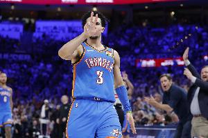 五大囧！麦凯恩撤步三分air ball 托皮奇抢前场板甩传砸篮板后沿