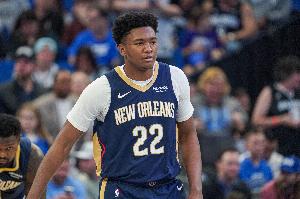 德里克·奎因单场30分22篮板 鹈鹕队史新秀首人！