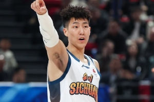 你俩也尽力局！李玮颢12中8砍22分4板2助 洪辛13中9砍21分3板