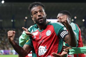 天空：维纳尔杜姆渴望下赛季重返英超，他与达曼协作合同今夏到期