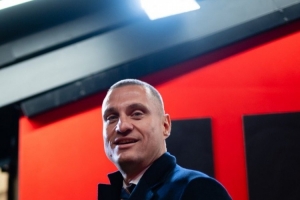 球员时代曾5夺英超冠军，曼联传奇中卫维迪奇现场观战