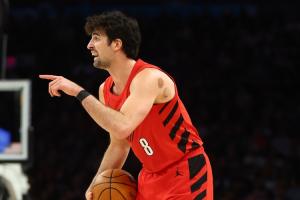 东方神秘力量加持?爆砍41+7+12的阿夫迪亚 身上拔罐痕迹明显