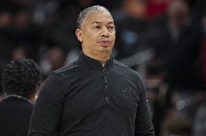 卢:不能好高骛远去想季后赛 我们现在的焦点全在勇士身上