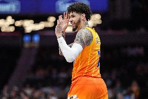 准绝杀！记者：在帅和坑反复横跳之后 三球还是收获了最帅的结尾