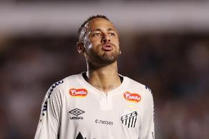 球迷称内马尔被宠坏,内马尔回应:你这小胖子,让你出名1分钟