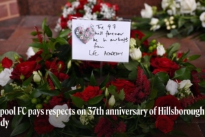 斯洛特、范戴克等人向希尔斯堡惨案献花,多位利物浦高层前往悼念