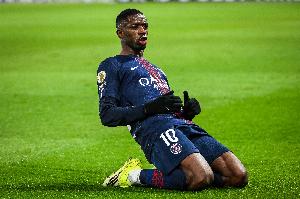 金球先生,登贝莱近14场欧冠淘汰赛参与12球,两次客战红军进3球