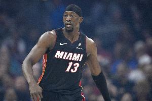 希罗：阿德巴约受伤太让人揪心了 三球那个动作完全不该有