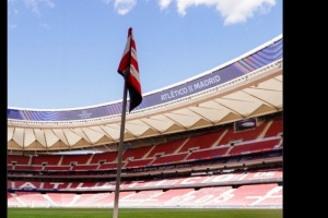 赛前草皮遭巴萨投诉!马竞社媒晒修剪后的草皮:喜欢这种味道