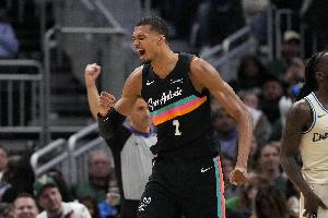 冷知识~文班上次打开拓者还是24年 30分钟砍下30分7篮板10盖帽