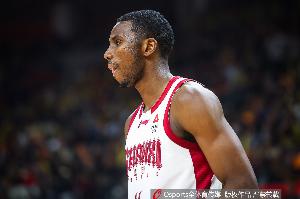 能里能外!迪亚洛上半场9投6中&三分3中2 拿下15分2助攻1抢断