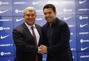 马卡：在巴萨从欧冠出局后，拉波尔塔和德科进入更衣室安慰球员