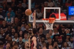 攻防发力！韦尔镇守篮下连送大帽 维金斯反击单臂暴扣