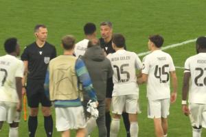 不满判罚!维尼修斯、贝林厄姆等皇马球员找裁判抗议,居莱尔染红