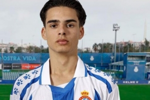 每体：西班牙人14岁中场将加盟巴萨，是加泰地区同年龄段的超新星