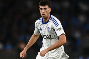 记者：皇马预计将回购21岁中卫拉蒙，科莫获得欧冠资格才有转机