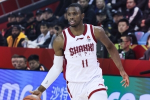 又陷入犯规麻烦！迪亚洛17分钟7中2仅拿8分6板5助2断 犯满离场