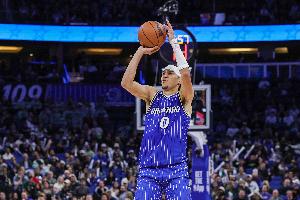 没手感！布莱克10中2仅得7分5板3助 三分球4投0中