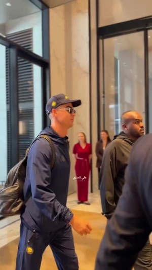 冲击冠军！C罗随利雅得胜利抵达迪拜，备战亚冠二级1/4决赛