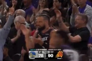 装到了！杰伦·格林底角晃飞追梦命中个人第8记三分 狄龙疯狂鼓掌