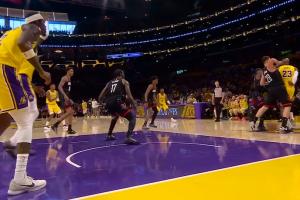 太软了！詹姆斯精妙背传找到艾顿 后者面对伊森只是造到了犯规