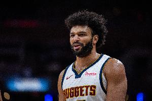 爱德华兹：到处追穆雷真的累 他好像参与了掘金的所有战术