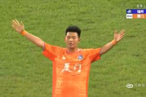 厦门队2-0领先福州队！角球机会江泽源力压门将和后卫头槌破门