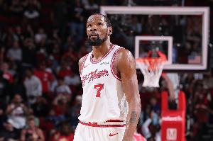 乌度卡：杜兰特是膝盖髌腱上方被撞伤 他非常疼痛&移动能力受限