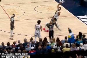 血亏！兰德尔纠缠抱住戈登被吹发球前犯规 白送掘金一罚