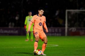 世体：滕森拒绝了巴萨续约报价，但仍想留队并要求经纪人继续谈判