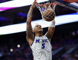 有点厉害！班凯罗生涯13场季后赛有11场得分20+