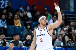 卢伟：洛夫顿和白边的伤势恢复不如预期 洛夫顿最近都打不了了