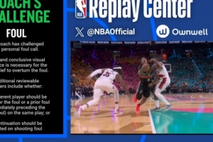 卡斯尔被吹进攻犯规&撞到霍勒迪膝盖 马刺挑战失败了