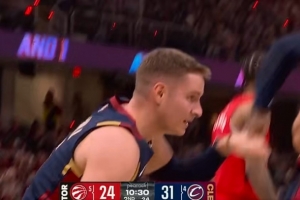 出其不意！施罗德底线发球妙传 梅里尔纵向空切上篮2+0！